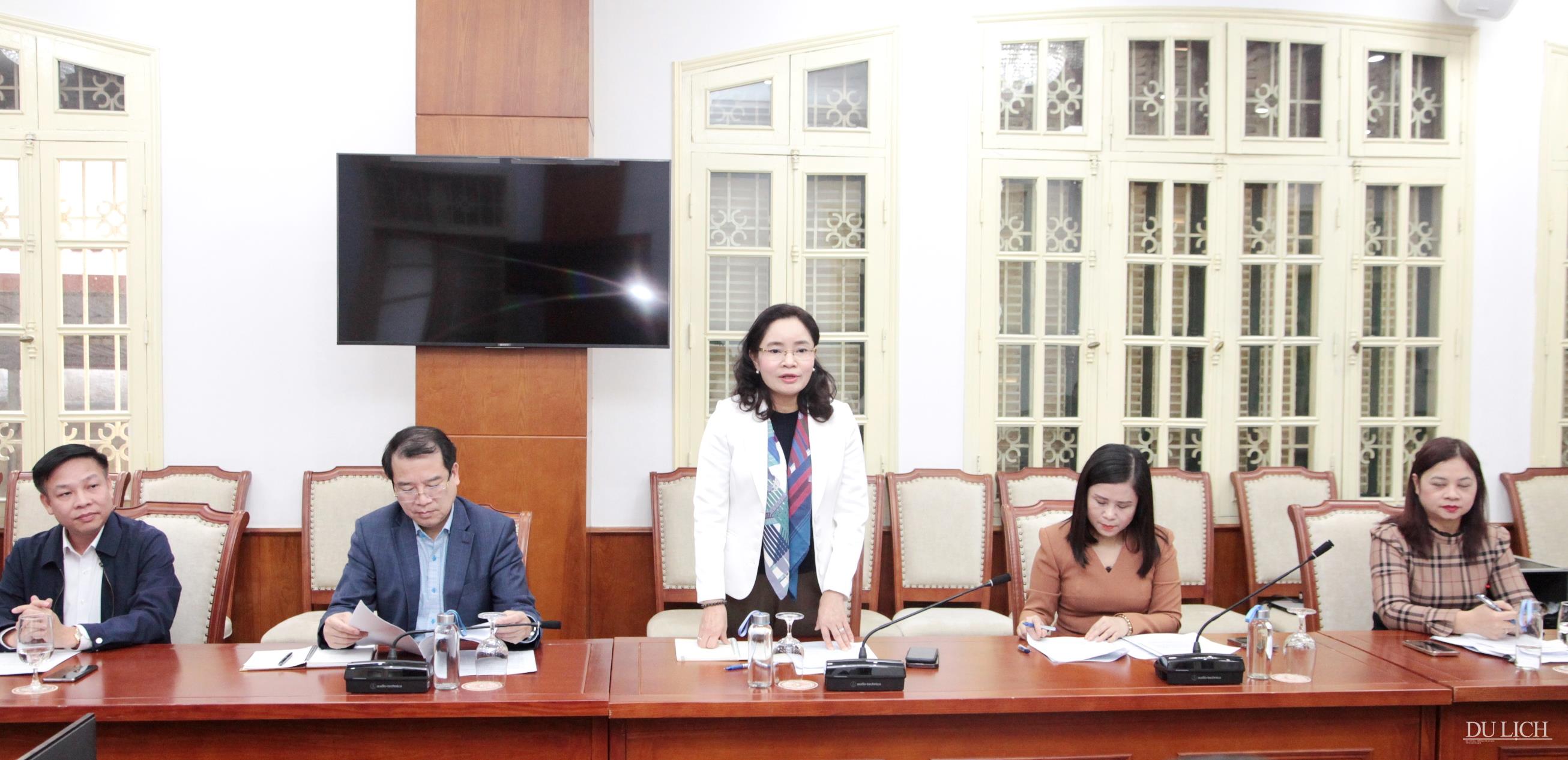 Thứ trưởng Bộ VHTTDL Trịnh Thị Thủy phát biểu tại buổi làm việc